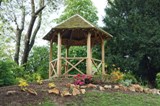 La butte de la gloriette aprs amnagement par les Jardiniers de Beausjour