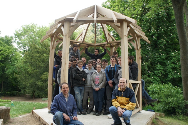 La gloriette monte dans le parc de Beausjour